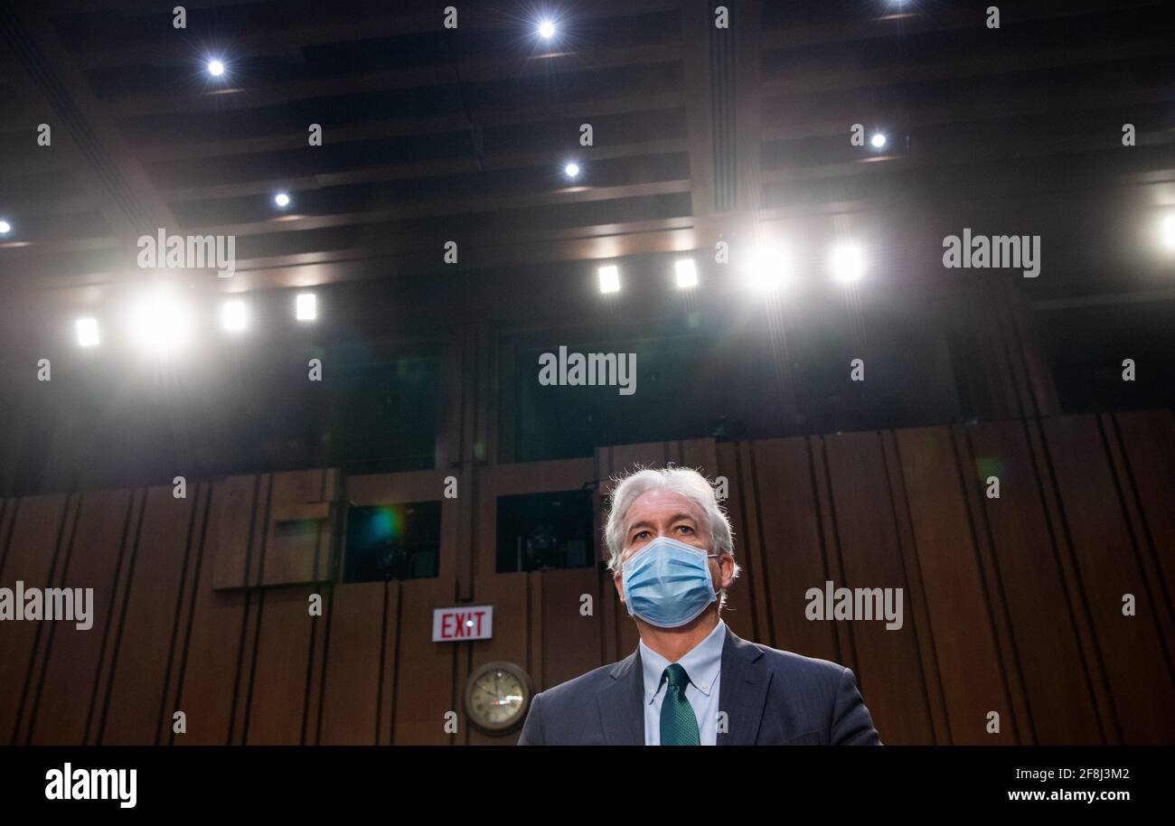 Washington, Stati Uniti. 14 Apr 2021. Il direttore della CIA William Burns arriva a testimoniare durante un'audizione del Comitato di selezione del Senato sull'intelligenza sulle minacce mondiali a Capitol Hill a Washington, DC il 14 aprile 2021. Foto della piscina di Saul Loeb/UPI Credit: UPI/Alamy Live News Foto Stock