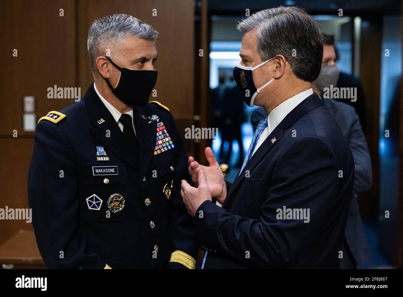 Paul Nakasone, direttore dell'FBI Christopher Wray, prima dell'avvio di un comitato di intelligence del Senato, che ha udito le "minacce globali", a Capitol Hill, a Washington, mercoledì 14 aprile, 2021 Foto di Graeme Jennings/Pool/ABACAPRESS.COM Foto Stock