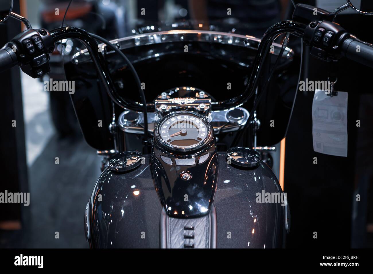 Bangkok, Thailandia - 4 aprile 2021: Vista del tachimetro Harley Davidson Heritage Classic esposto al SALONE INTERNAZIONALE DELL'AUTOMOBILE DI BANGKOK 2021 Foto Stock