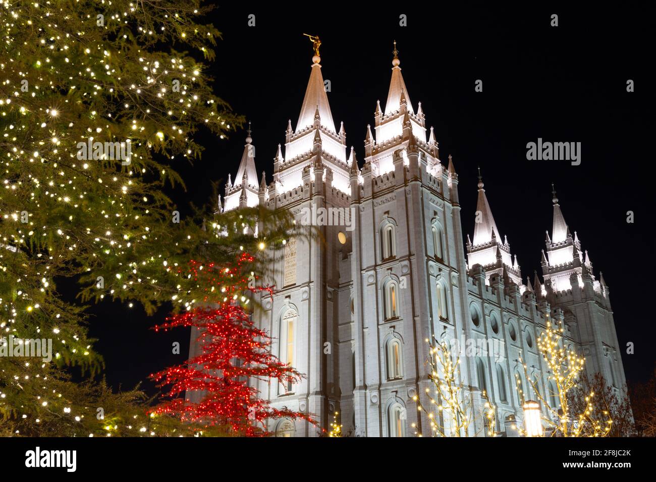 Tempio di Mormon illuminato di notte, Salt Lake City, Utah, USA Foto Stock