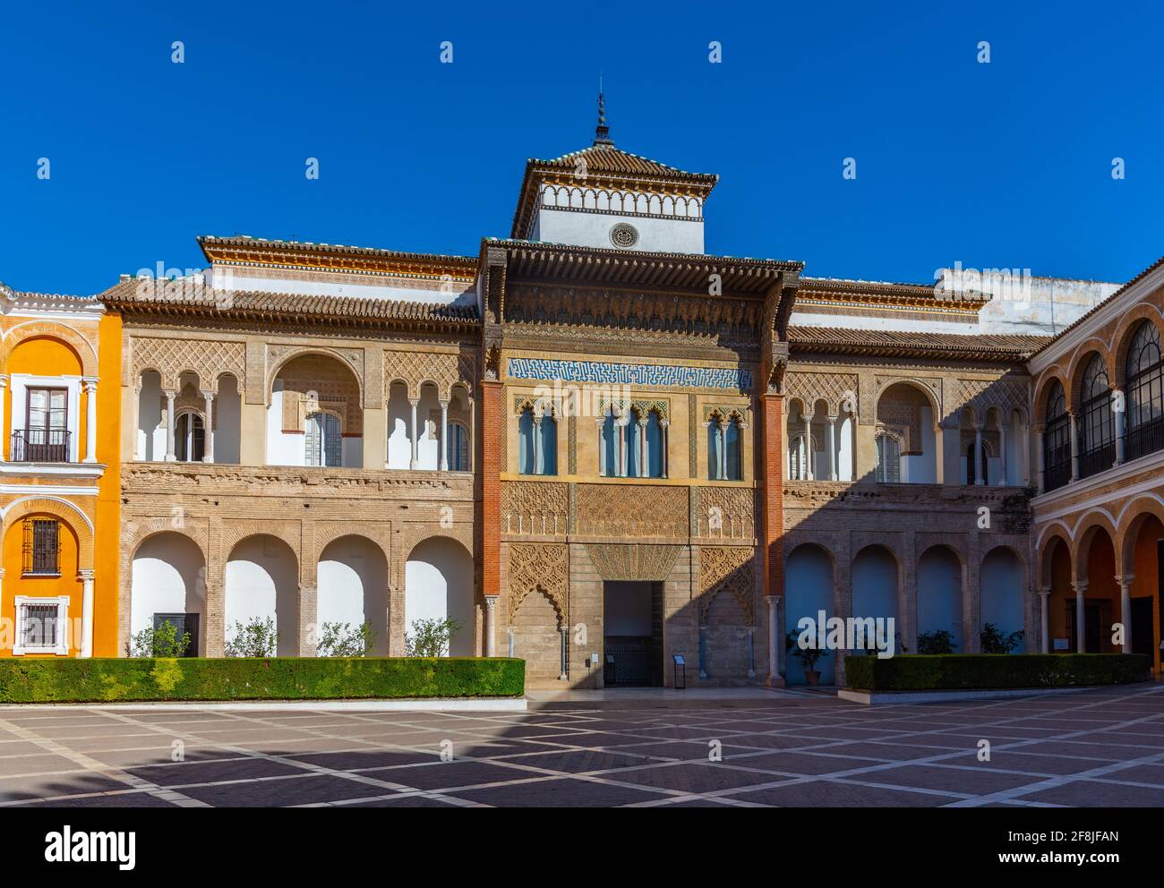 SEVILLA, SPAGNA, 25 GIUGNO 2019: Patio de la Monteria al Real alcazar de Sevilla in Spagna Foto Stock