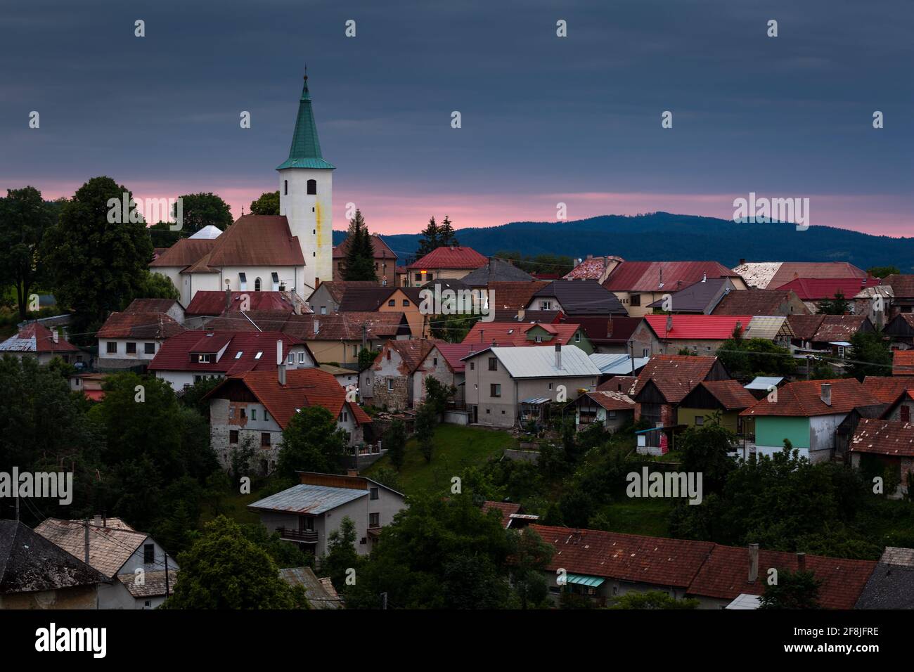 Chiesa gotica in un villaggio di Horna Stubna nella regione Turiec, Slovacchia. Foto Stock