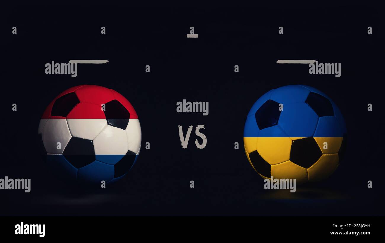 Olanda vs Ucraina Euro 2020 incontro di calcio annuncio. Due palline da calcio con bandiere di campagna, con infografica partita, isolate su bac nero Foto Stock