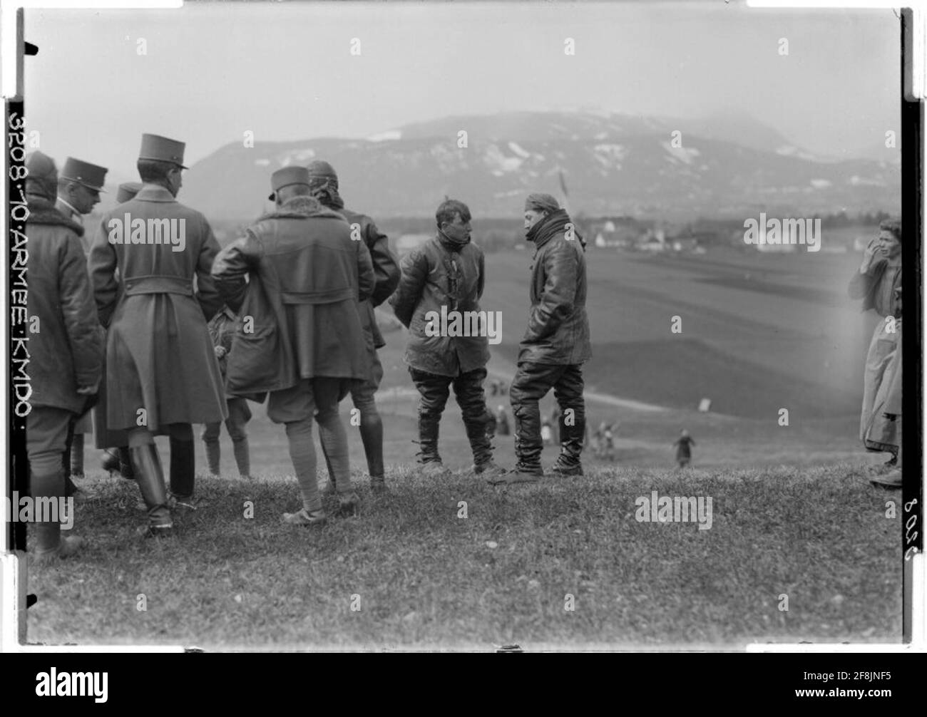 Maria Gail catturò l'equipaggio italiano dell'aereo dopo il suo atterraggio forzato. Fotografo: 10. Armeekommando. Foto Stock