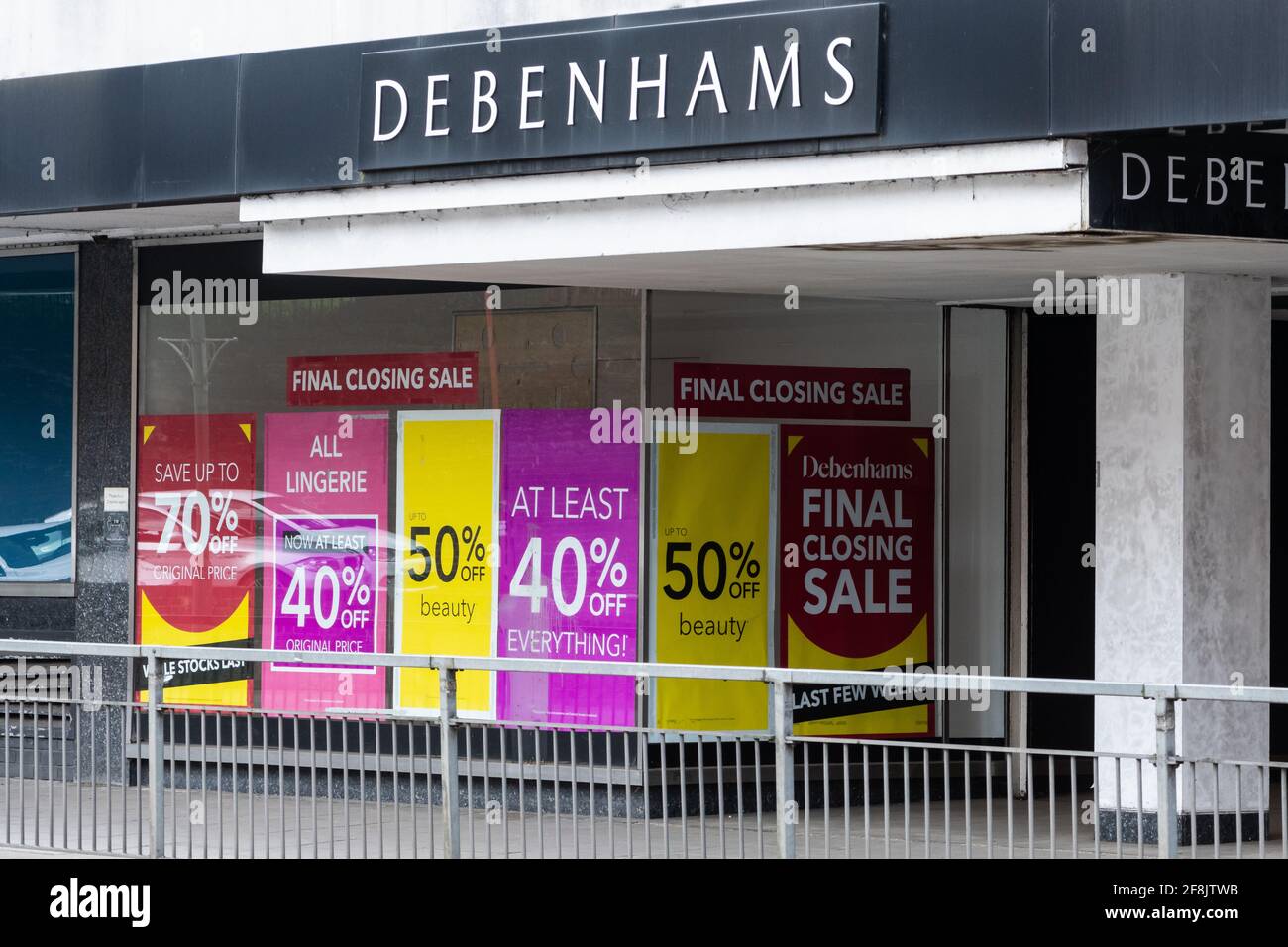 Debenhams store final closing down sale, Guildford, Surrey, Regno Unito, aprile 2021 Foto Stock