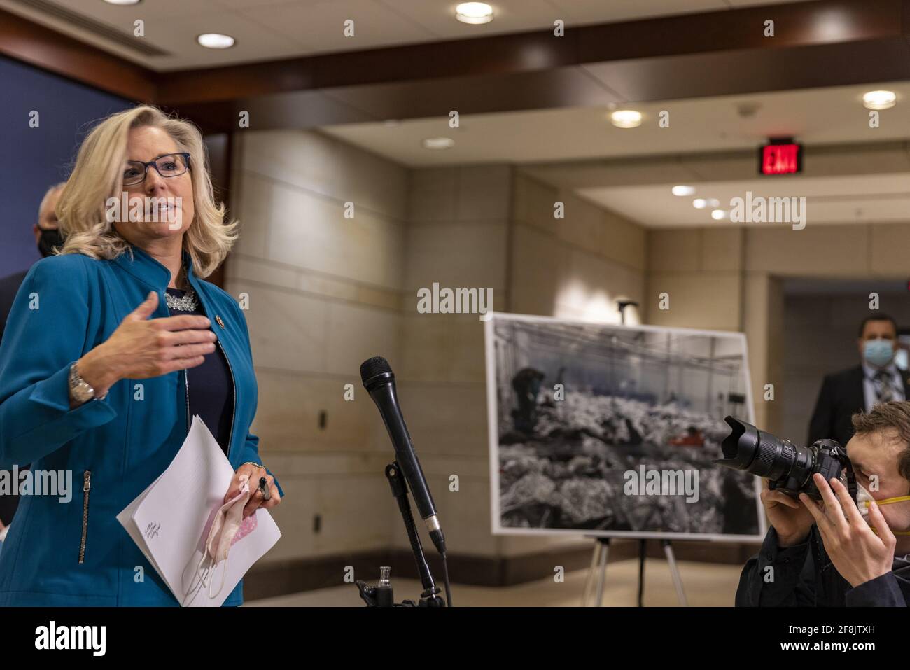 Washington, Stati Uniti. 14 Apr 2021. Il Rep. Liz Cheney (R-WY) ha parlato alla conferenza stampa che si terrà martedì 13 2021 aprile a Washington, nel Campidoglio degli Stati Uniti. I membri repubblicani della Camera hanno parlato del loro recente viaggio nel confine meridionale e dell’aumento dei bambini che attraversano il confine negli Stati Uniti. Photo by Tasos Katopodis/UPI Credit: UPI/Alamy Live News Foto Stock