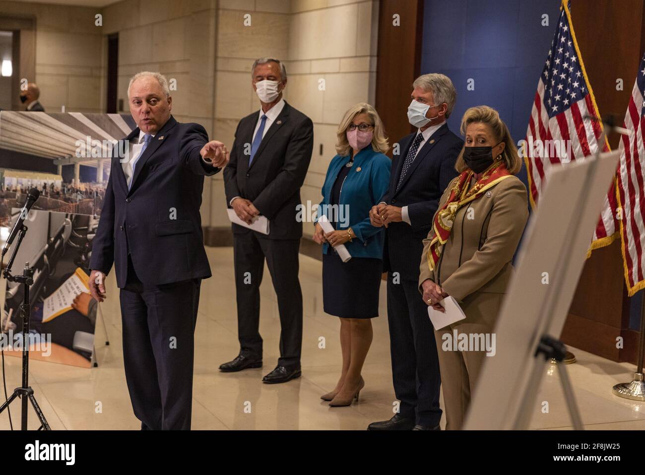 Washington, Stati Uniti. 14 Apr 2021. Il Rep. Steve Scalise (R-LA) parla ad una conferenza stampa al Campidoglio degli Stati Uniti a Washington, DC martedì 13 2021 aprile. I membri repubblicani della Camera hanno parlato del loro recente viaggio nel confine meridionale e dell’aumento dei bambini che attraversano il confine negli Stati Uniti. Photo by Tasos Katopodis/UPI Credit: UPI/Alamy Live News Foto Stock