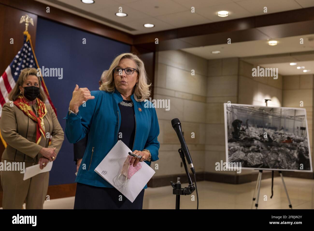 Washington, Stati Uniti. 14 Apr 2021. Il Rep. Liz Cheney (R-WY) ha parlato alla conferenza stampa che si terrà martedì 13 2021 aprile a Washington, nel Campidoglio degli Stati Uniti. I membri repubblicani della Camera hanno parlato del loro recente viaggio nel confine meridionale e dell’aumento dei bambini che attraversano il confine negli Stati Uniti. Photo by Tasos Katopodis/UPI Credit: UPI/Alamy Live News Foto Stock