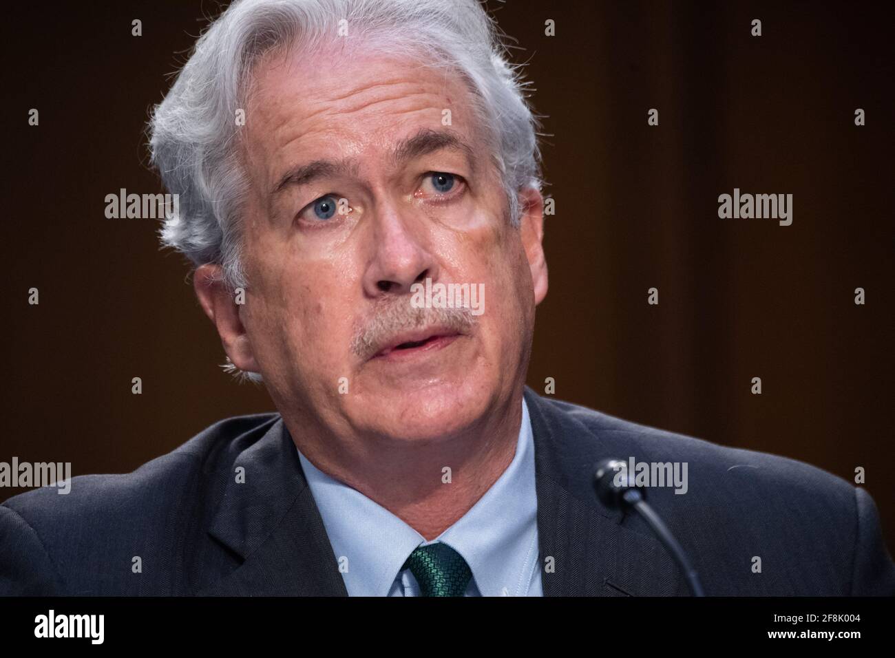 Il direttore della CIA William Burns testimonia durante un Comitato di selezione del Senato sull'audizione di intelligence sulle minacce mondiali, su Capitol Hill a Washington, DC, 14 aprile 2021.Credit: Saul Loeb/Pool via CNP /MediaPunch Foto Stock