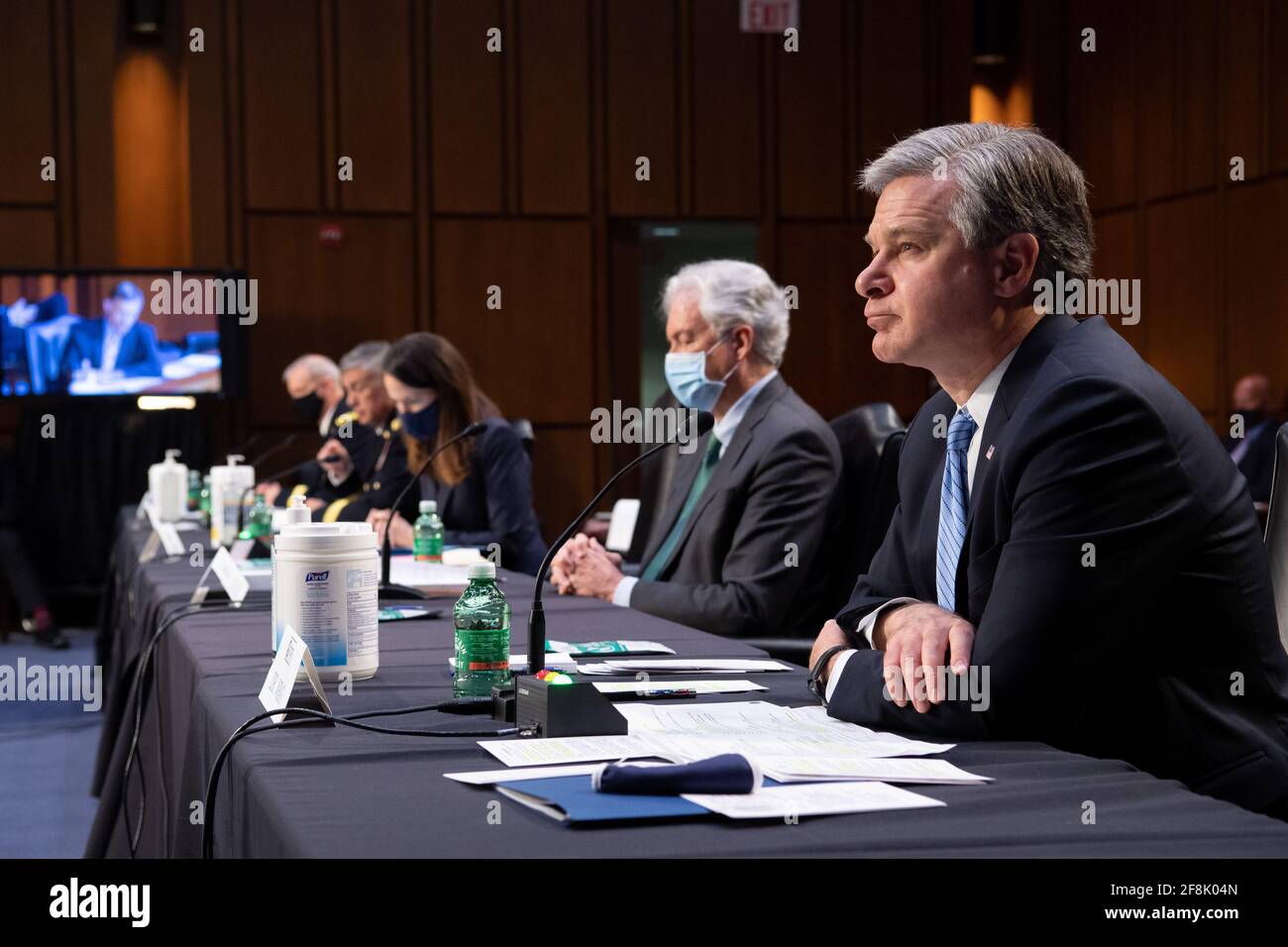 Christopher Wray (R), direttore dell'FBI, testimonia insieme al direttore della CIA William Burns (2° R), al direttore Avril Haines (2° L) dell'Ufficio del Direttore dell'intelligenza nazionale (ODNI), E il Direttore Generale dell'Agenzia Nazionale per la sicurezza (NSA) Paul Nakasone (L) durante un Comitato di selezione del Senato sull'audizione di intelligence sulle minacce mondiali, su Capitol Hill a Washington, DC, 14 aprile 2021.Credit: Saul Loeb/Pool via CNP /MediaPunch Foto Stock