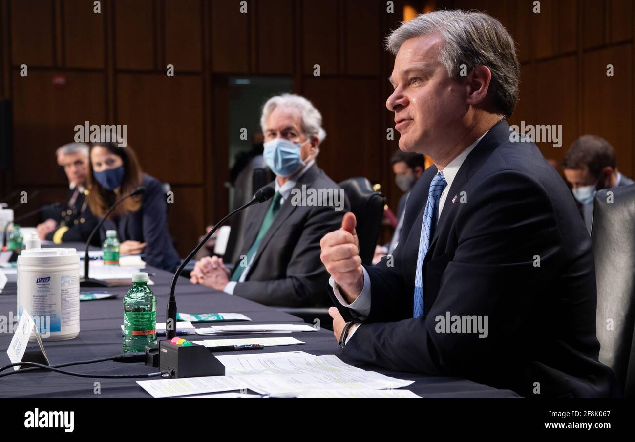Christopher Wray (R), direttore dell'FBI, testimonia insieme al direttore della CIA William Burns (2° R), al direttore Avril Haines (2° L) dell'Ufficio del Direttore dell'intelligenza nazionale (ODNI), E il Direttore Generale dell'Agenzia Nazionale per la sicurezza (NSA) Paul Nakasone (L) durante un Comitato di selezione del Senato sull'audizione di intelligence sulle minacce mondiali, su Capitol Hill a Washington, DC, 14 aprile 2021.Credit: Saul Loeb/Pool via CNP /MediaPunch Foto Stock