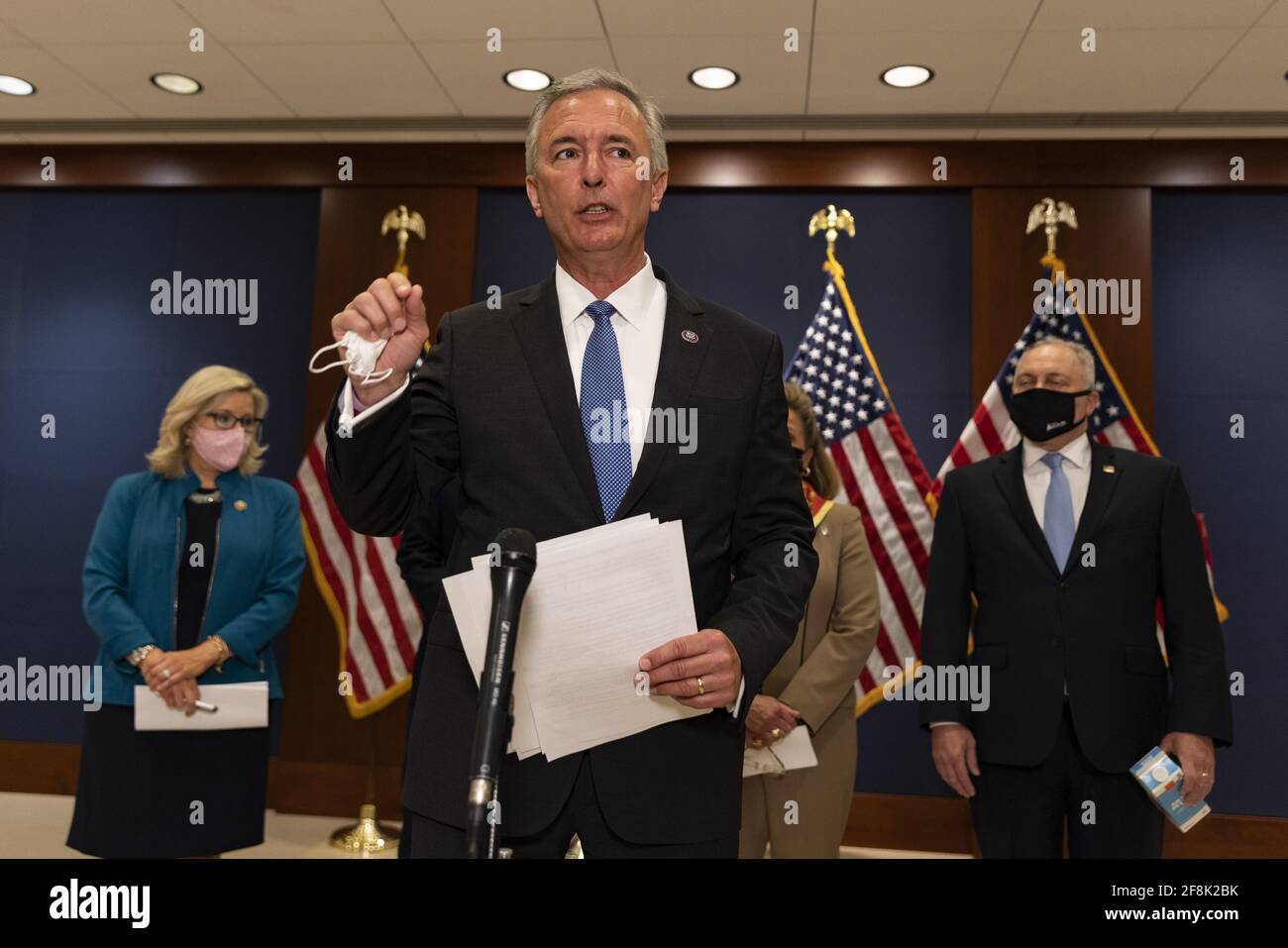 Washington, Stati Uniti. 14 Apr 2021. John Katko (R-NY) ha parlato a una conferenza stampa al Campidoglio degli Stati Uniti a Washington, DC mercoledì 14 aprile 2021. I membri repubblicani della Camera hanno parlato del loro recente viaggio nel confine meridionale e dell’aumento dei bambini che attraversano il confine negli Stati Uniti. Photo by Tasos Katopodis/UPI Credit: UPI/Alamy Live News Foto Stock