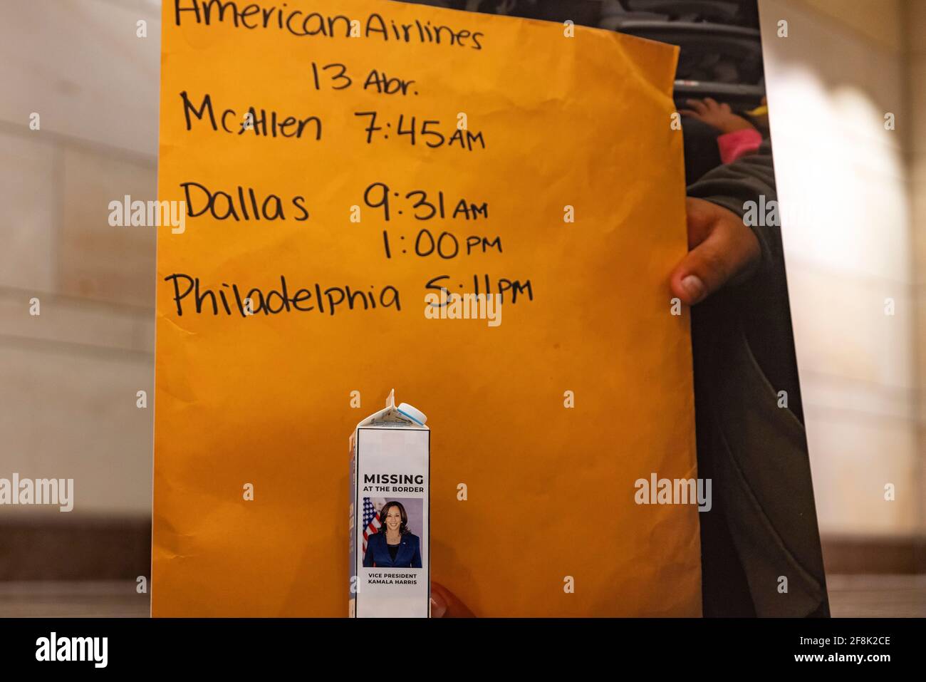 Washington, Stati Uniti. 14 Apr 2021. Un cartone di latte con la foto del Vicepresidente Harris con le parole "il confine" è in mostra a una conferenza stampa presso il Campidoglio degli Stati Uniti a Washington, DC mercoledì 14 aprile 2021. I membri repubblicani della Camera hanno parlato del loro recente viaggio nel confine meridionale e dell’aumento dei bambini che attraversano il confine negli Stati Uniti. Photo by Tasos Katopodis/UPI Credit: UPI/Alamy Live News Foto Stock