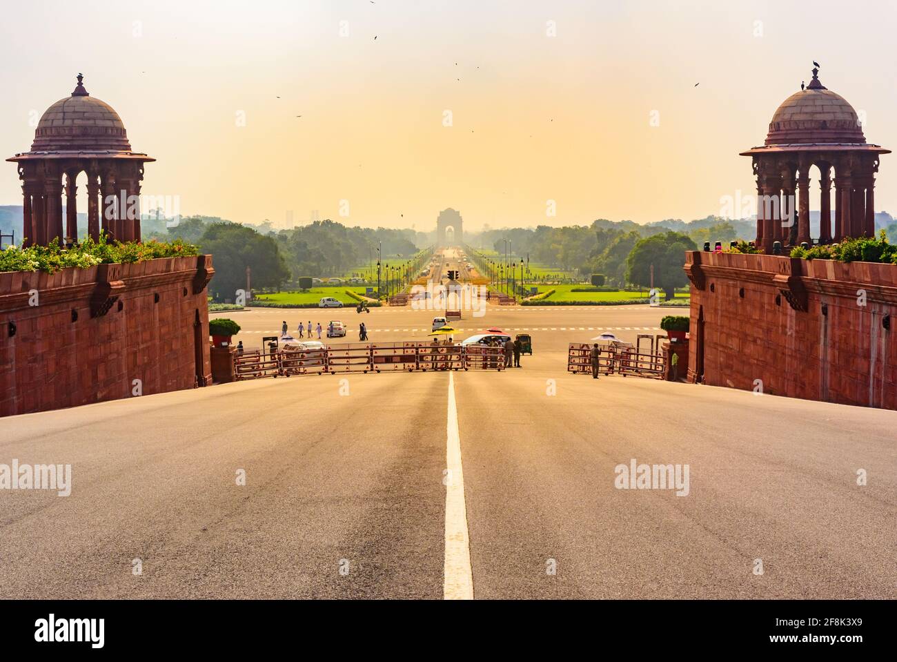 Rajpath 'King's Way' è un viale cerimoniale a Delhi che Corre da Rashtrapati Bhavan sulla collina di Raisina attraverso Vijay Chowk E l'India porta alla nazione Foto Stock