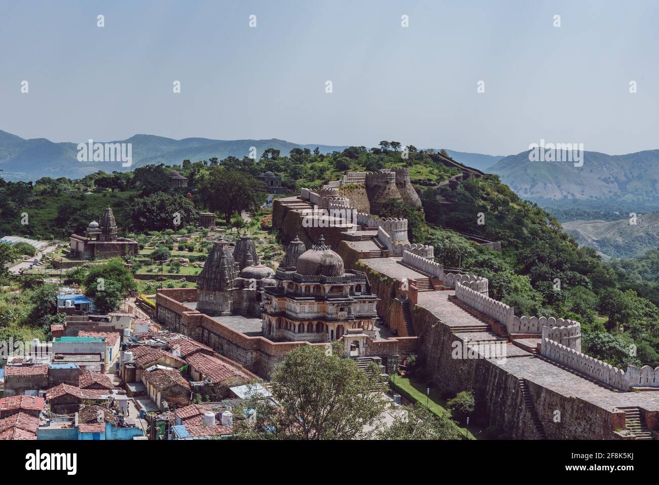 Il forte di Kumbhalgarh è una fortezza di Mewar costruita sulle colline di Aravalli nel 15 ° secolo dal re Rana Kumbha al distretto di Rajsamand, vicino a Udaipur. È un mondo H Foto Stock