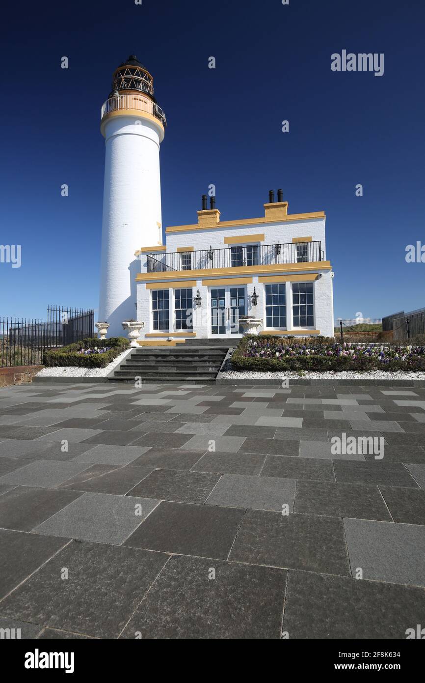 Scozia, Ayrshire Turnberry Lighthouse. 12 Apr 2021. L'iconico faro sul campo da golf Turnberry con vista dominante sul Firth of Clyde Foto Stock