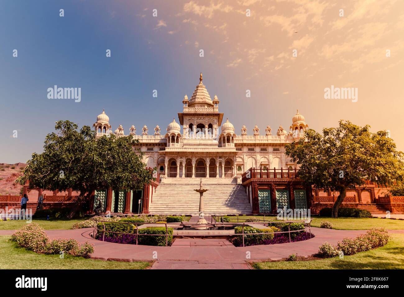 Jaswant Thada è cenotafh costruito da Re Sardar Singh di Jodhpur Stato nel 1899. Mausoleo costruito di fogli intagliati di marmo & è stato utilizzato per la cremazione di Foto Stock