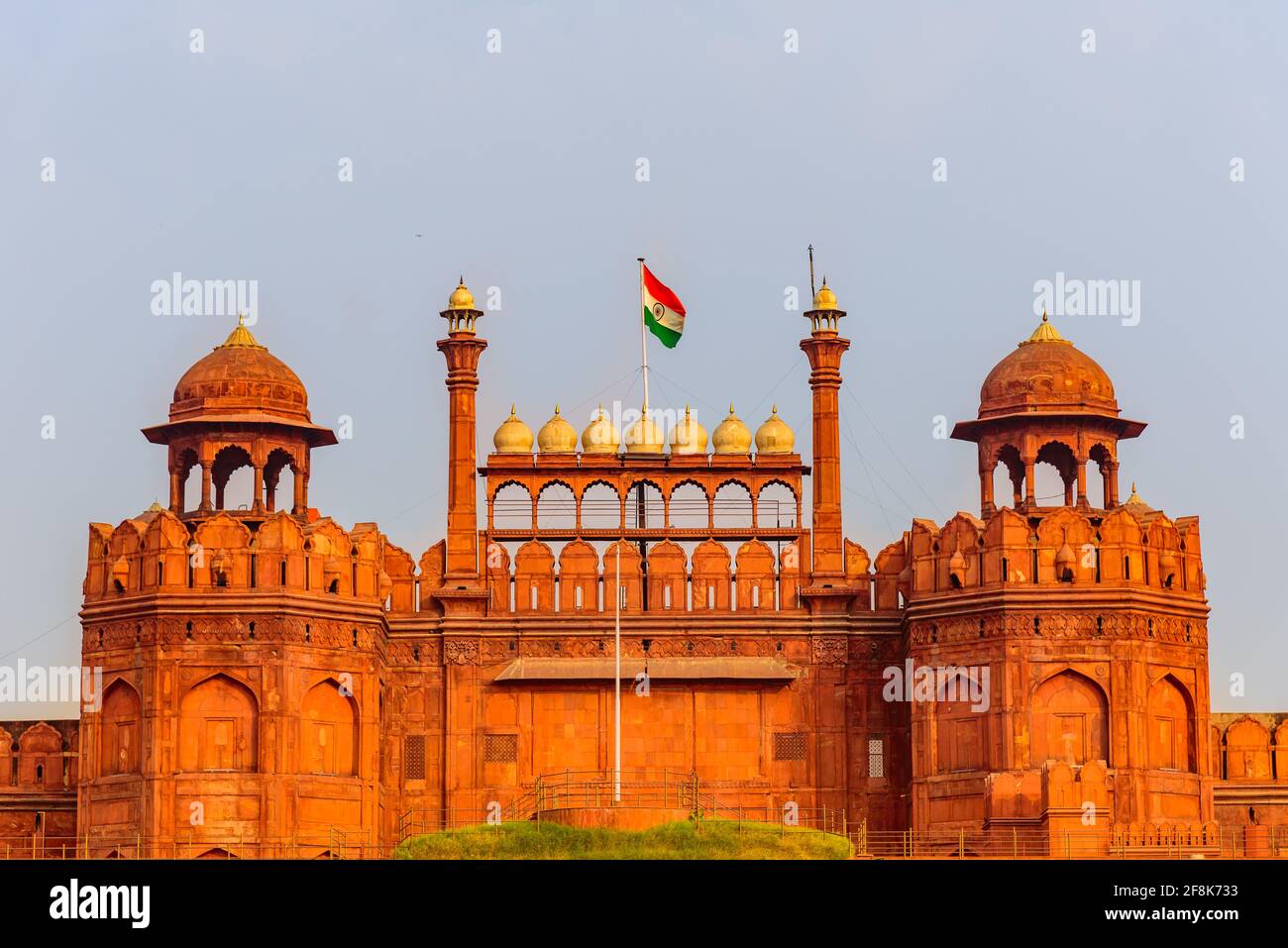 Red Fort è uno storico forte patrimonio dell'umanità dell'UNESCO a Delhi. Foto Stock