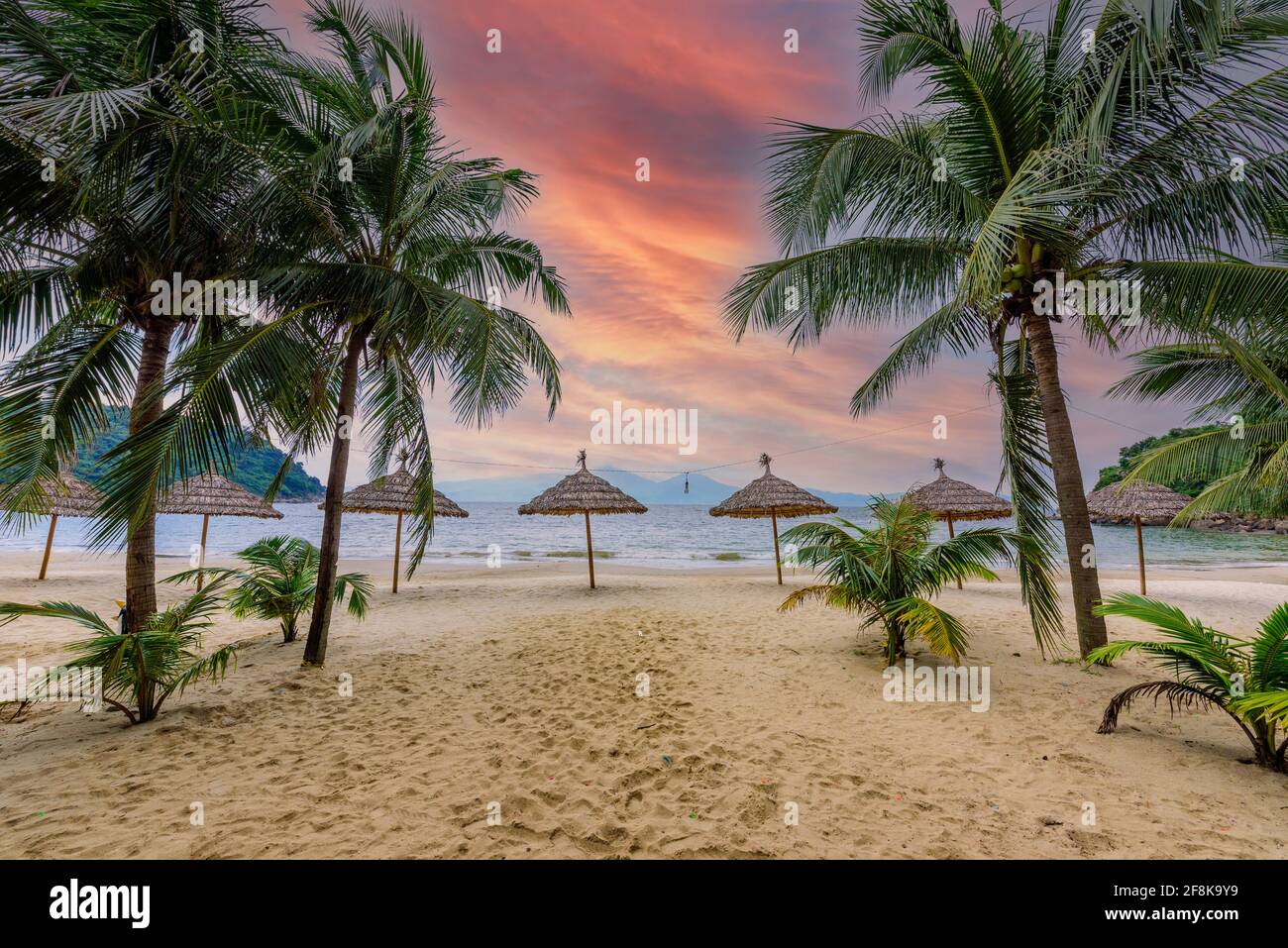 Spiaggia di Tien SA - spiaggia paradisiaca in uno scenario di costa tropicale A da Nang - destinazione di viaggio in Vietnam Foto Stock