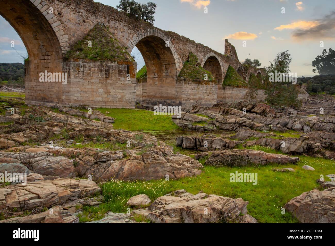 Ponte Ajuda storico sul fiume Guadiana il confine tra Elvas Portogallo e Olivenza Spagna Foto Stock