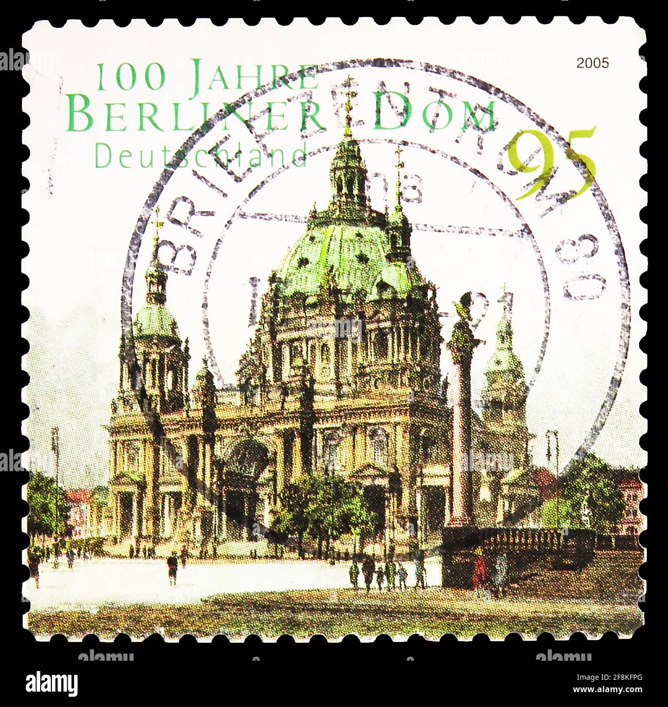 MOSCA, RUSSIA - 10 NOVEMBRE 2019: Francobollo stampato in Germania mostra la Cattedrale di Berlino (costruito dal 1884-1905), 100 anni serie anniversario, circa Foto Stock