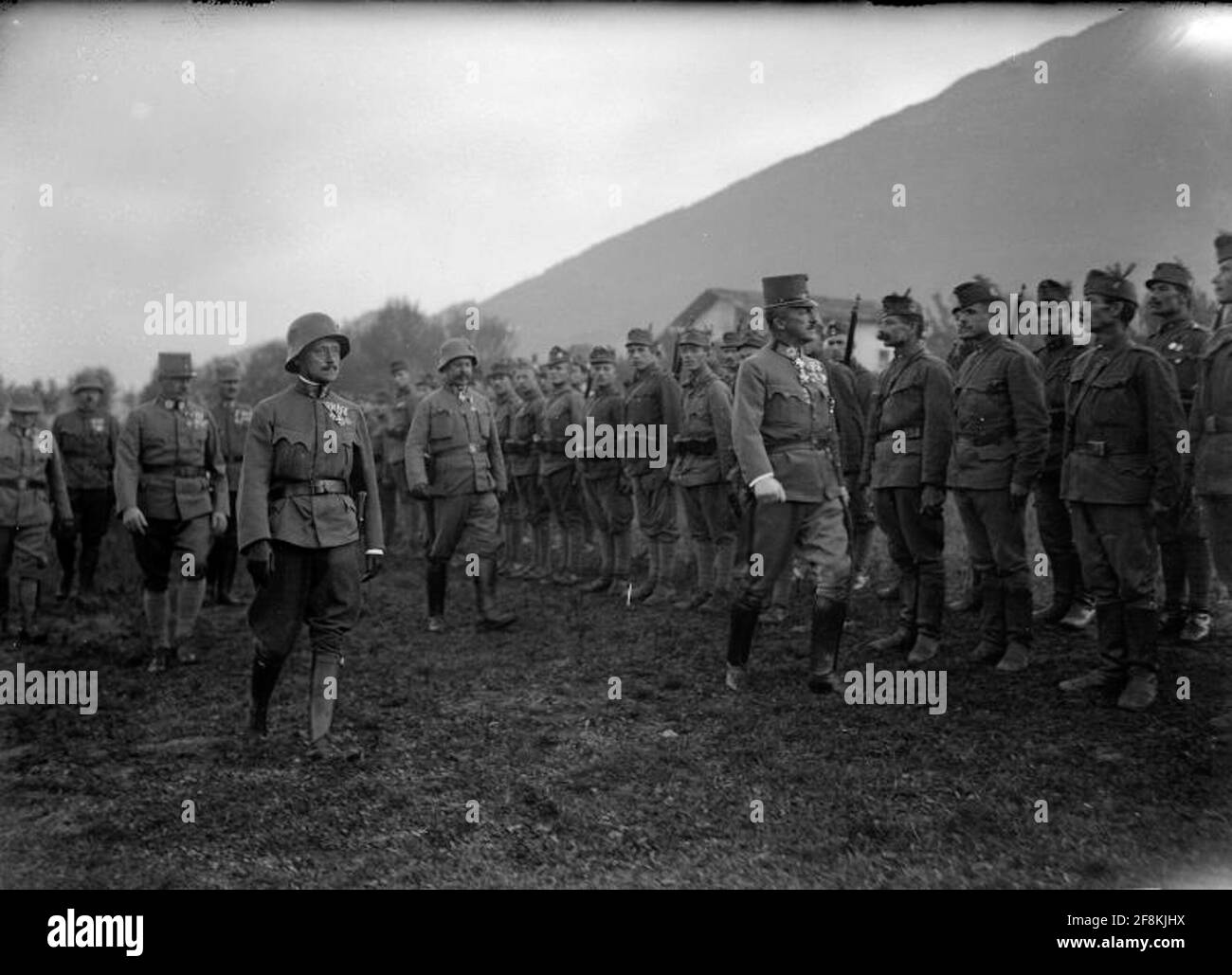 L'arciduca Josef ispeziona le truppe di battaglia di Levico . Foto Stock