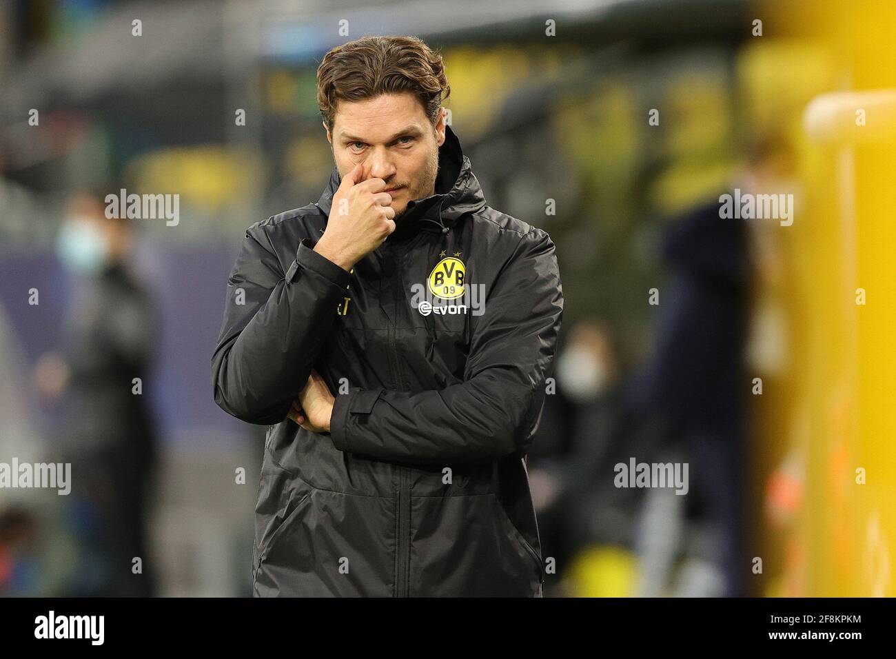 Borussia Dortmund allenatore Edin Terzic durante la UEFA Champions League, quarto finale, seconda tappa al Signal Iduna Park di Dortmund, Germania. Data immagine: Mercoledì 14 aprile 2021. Guarda la storia di calcio della PA Man City. Il credito fotografico deve essere: PA Wire via DPA. RESTRIZIONI: Solo per uso editoriale, nessun uso commerciale senza previo consenso del titolare dei diritti. Foto Stock