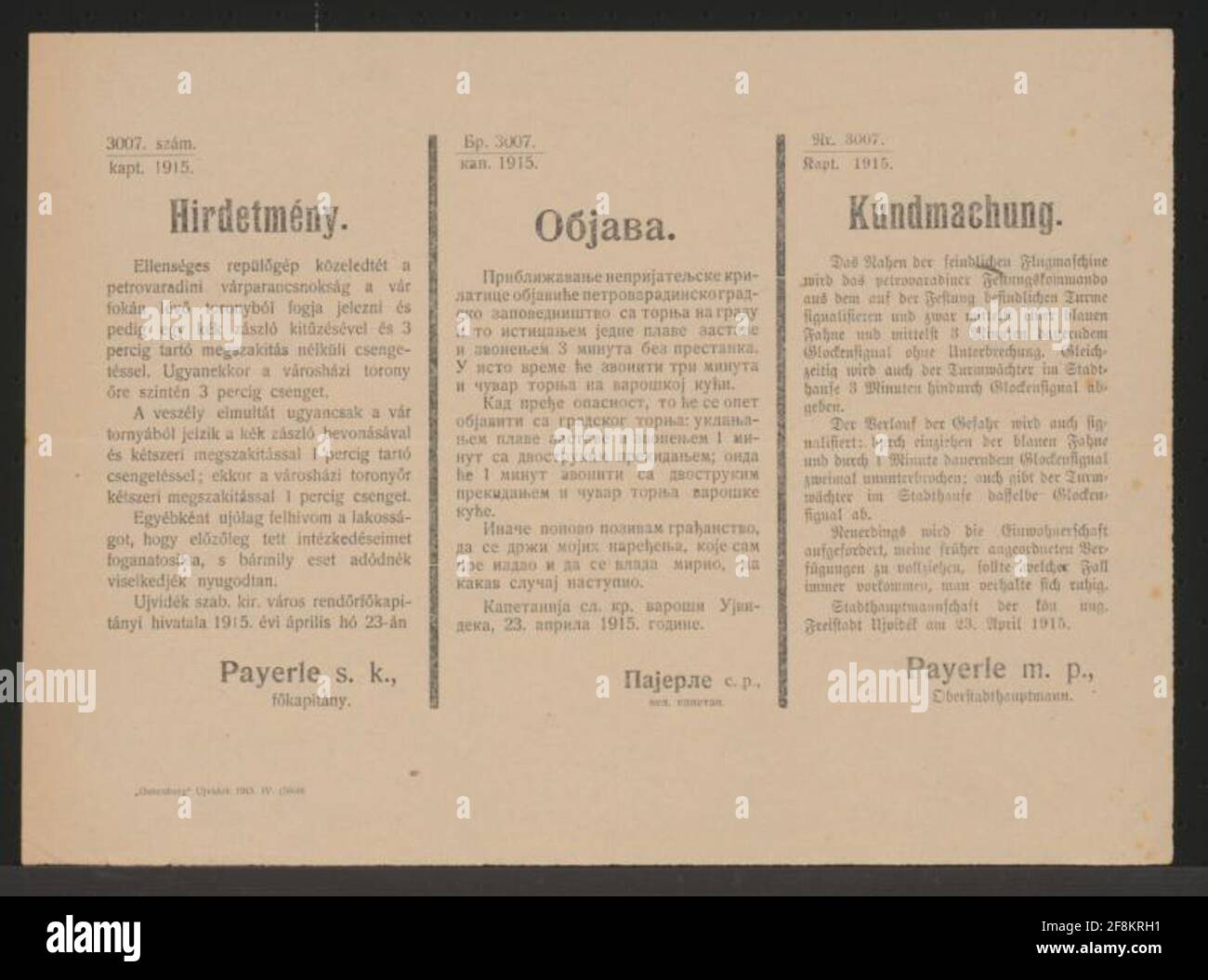 Segnali all'attacco di volo - Kunst - Neusatz - Poster multilingue Descrizione dei segnali in prossimità di un aereo nemico by Petrovaradiner Fortress Command - Freistadt Ujvidék, on April 23, 1915 - Payerle, Oberstadthauptmann - No. 3067 / Kapt. 1915 Foto Stock
