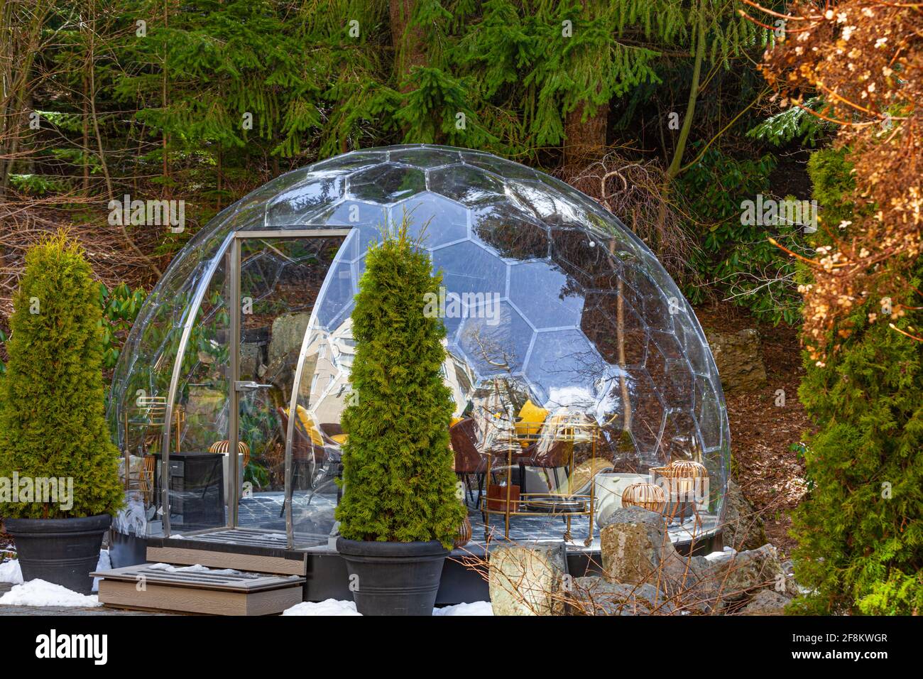 Un mondo di neve trasparente per un'esperienza culinaria invernale unica L'hotel Chateau Whistler in British Columbia Canada Foto Stock