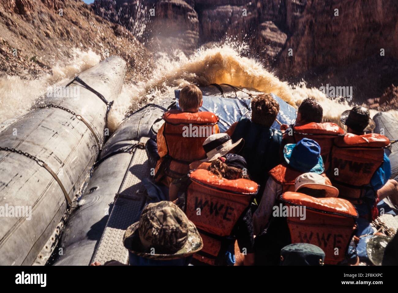 Rafting sulle rapide di Big Drop del Cataract Canyon sul fiume Colorado in alta acqua. Canyonlands National Park, Utah. Foto Stock