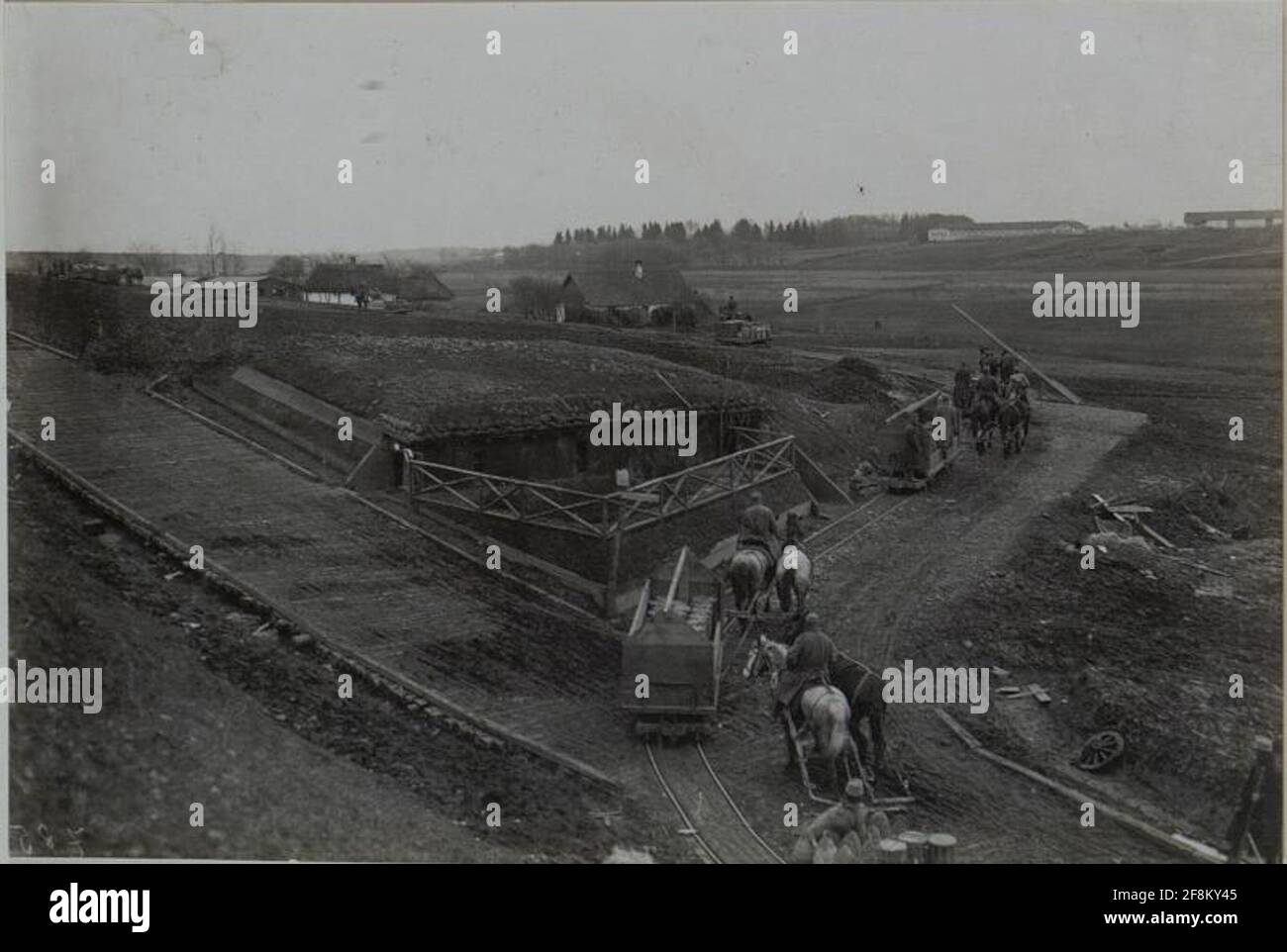 Treno da campo, pista al deposito delle munizioni, Jezierna meridionale. Foto Stock