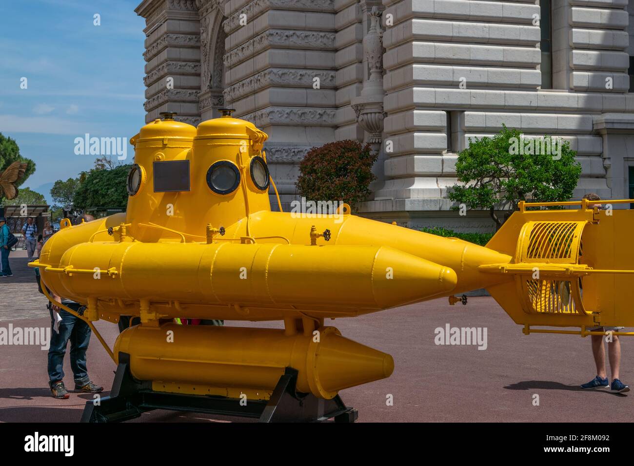 Sottomarino giallo sulla strada a Monaco Foto Stock