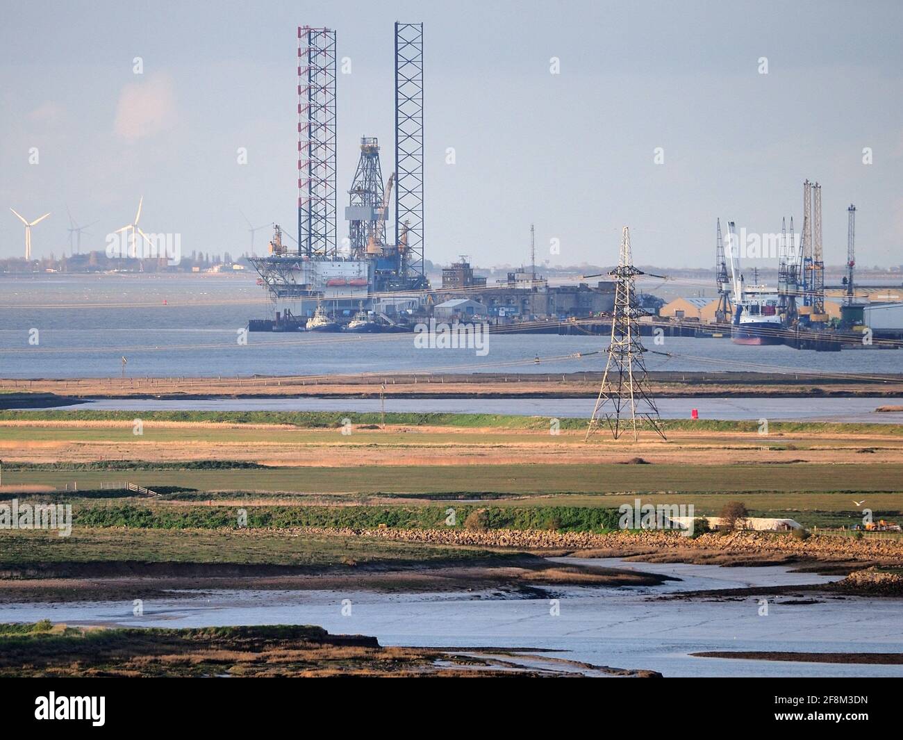 Sheerness, Kent, Regno Unito. 14 aprile 2021. DFDS ha annunciato una nuova rotta di trasporto in Europa da Sheerness a Calais, passando per dover. La nave Gothia trasporterà fino a 165 unità di trasporto non accompagnate, con la nuova rotta che sarà aperta in giugno. Nella foto: Il Porto della Sheerness. Credit: James Bell/Alamy Live News Foto Stock