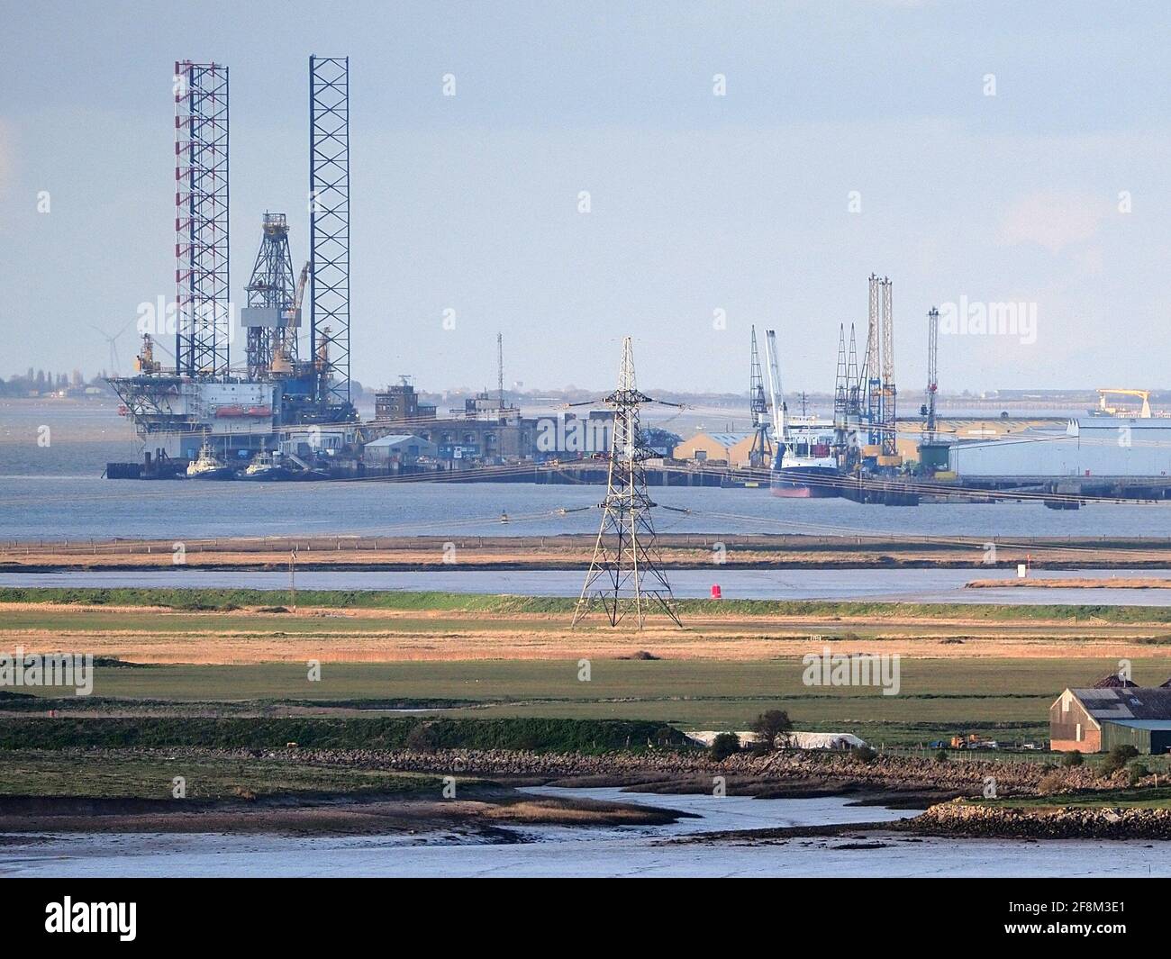 Sheerness, Kent, Regno Unito. 14 aprile 2021. DFDS ha annunciato una nuova rotta di trasporto in Europa da Sheerness a Calais, passando per dover. La nave Gothia trasporterà fino a 165 unità di trasporto non accompagnate, con la nuova rotta che sarà aperta in giugno. Nella foto: Il Porto della Sheerness. Credit: James Bell/Alamy Live News Foto Stock