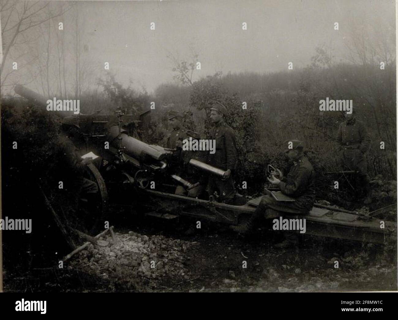 10.5cm pistola di 10.art.Briga.in posizione di sparo. Foto Stock