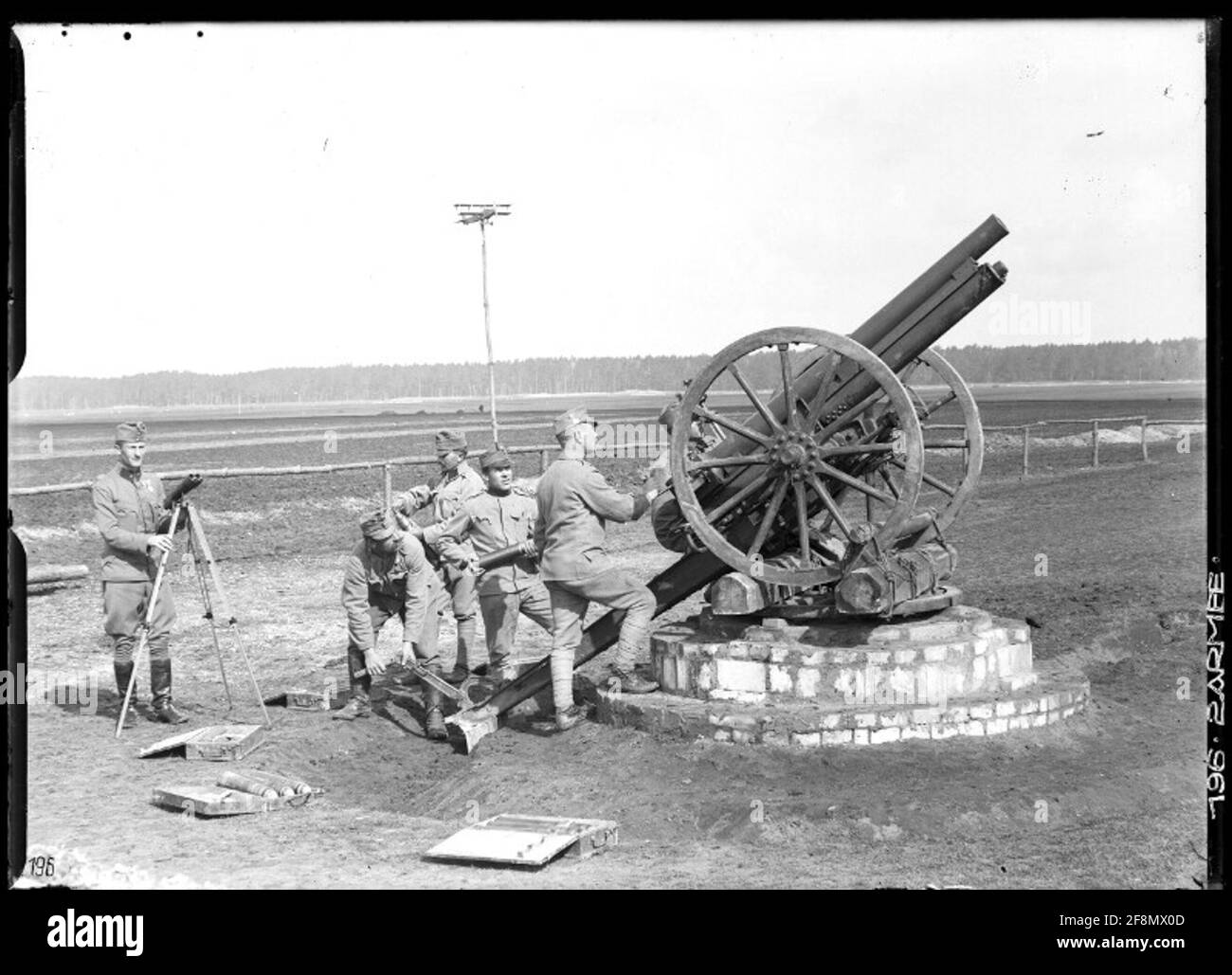 8 cm m.05. Cannone da campo (senza scudo) come arma da difesa aerea. Foto Stock