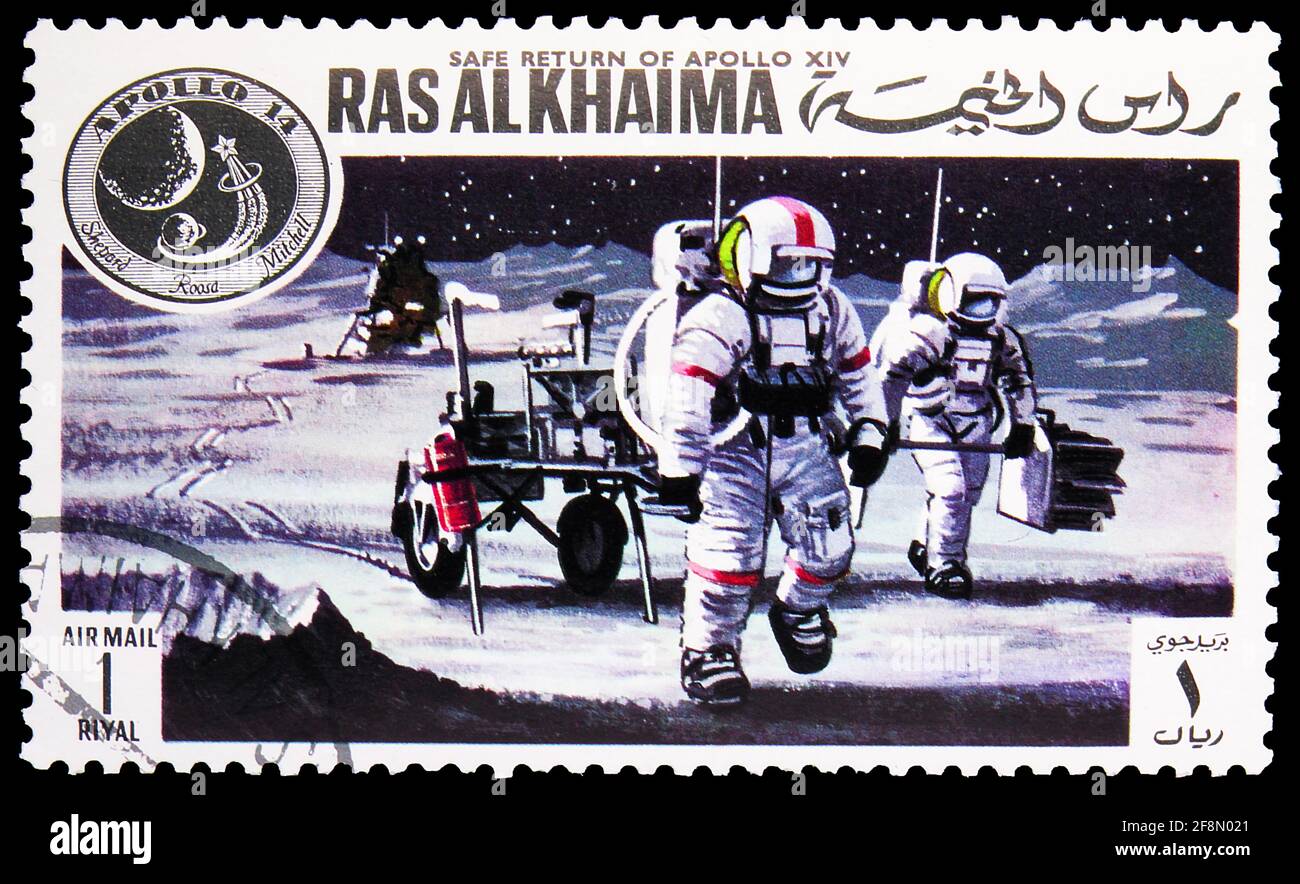 MOSCA, RUSSIA - 4 OTTOBRE 2019: Francobollo stampato a Ras al Khaimah mostra Apollo 14 sulla Luna, ritorno sicuro della serie Apollo 14, circa 1972 Foto Stock