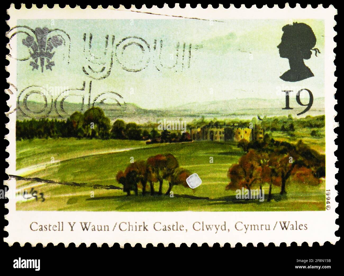 MOSCA, RUSSIA - 30 SETTEMBRE 2019: Francobollo stampato nel Regno Unito mostra Castell Y Waun (Castello di Chirk), Clwyd, Galles, 25° anniversario di Investit Foto Stock