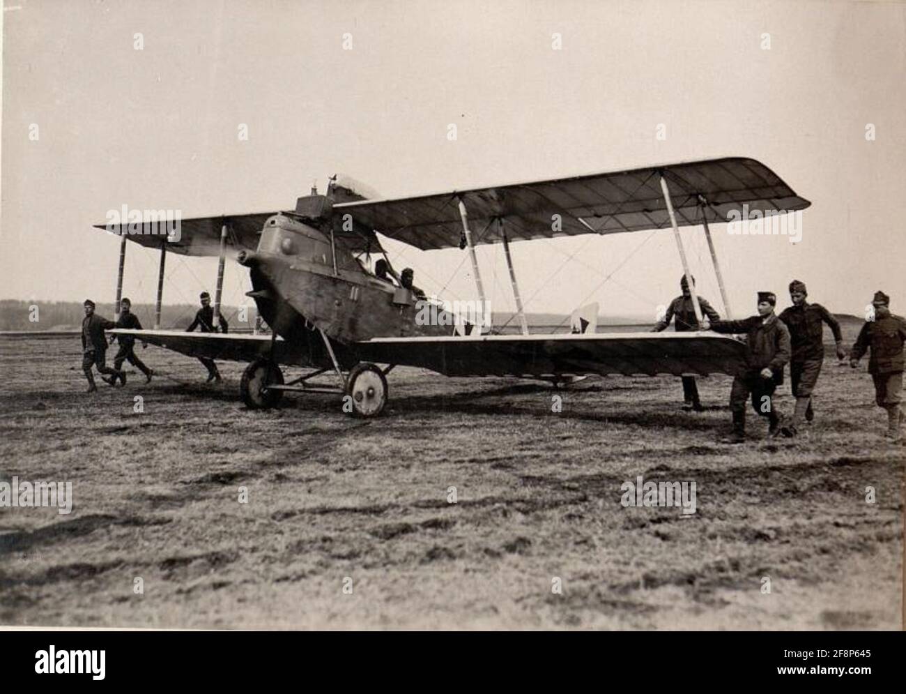 All'atterraggio in campo aereo dell'apparecchio a Kragla. Foto Stock