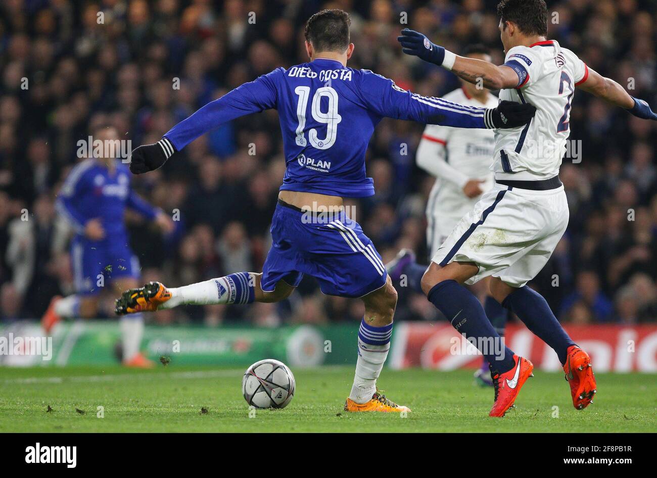 Diego Costa of Chelsea segna per il 1-1 durante la partita della UEFA Champions League del 16 tra Chelsea e Paris Saint-Germain a Stamford Bridge a Londra. 9 marzo 2016. Foto Stock