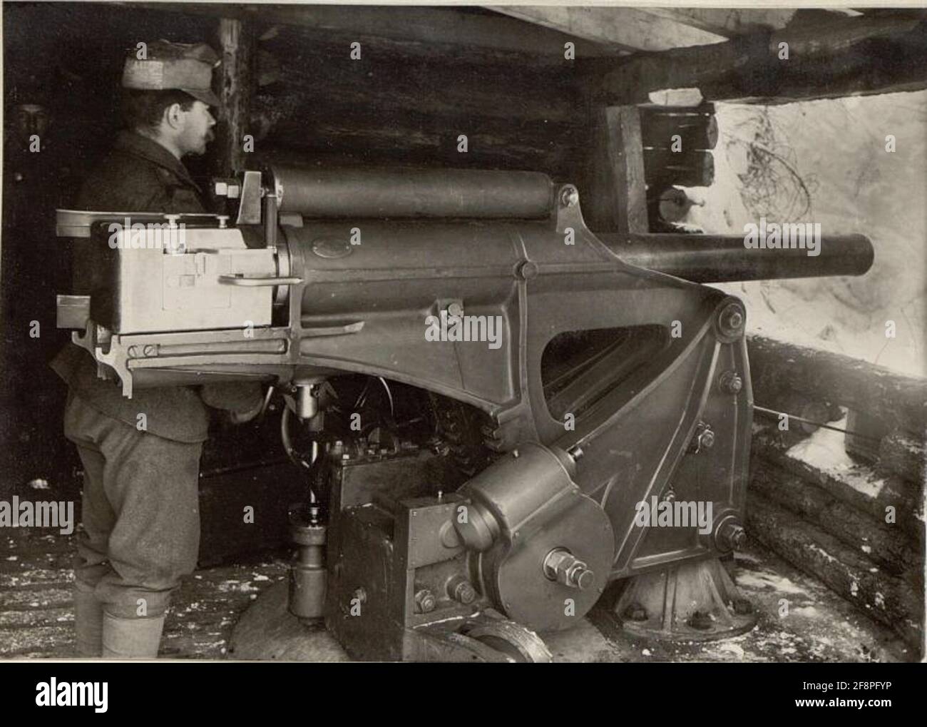 Montozzo, cannone affilante minimo 7.5 cm, base 'Eaglehorst'. Foto Stock Montozzo, cannone affilante minimo 7.5 cm, base 'Eaglehorst'. Foto Stock