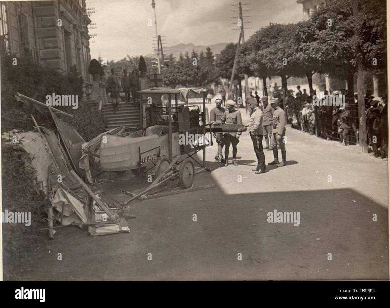 Il giro turistico degli aerei italiani è sceso il 4 luglio 1916. Registrato il 5 luglio 1916.. Foto Stock