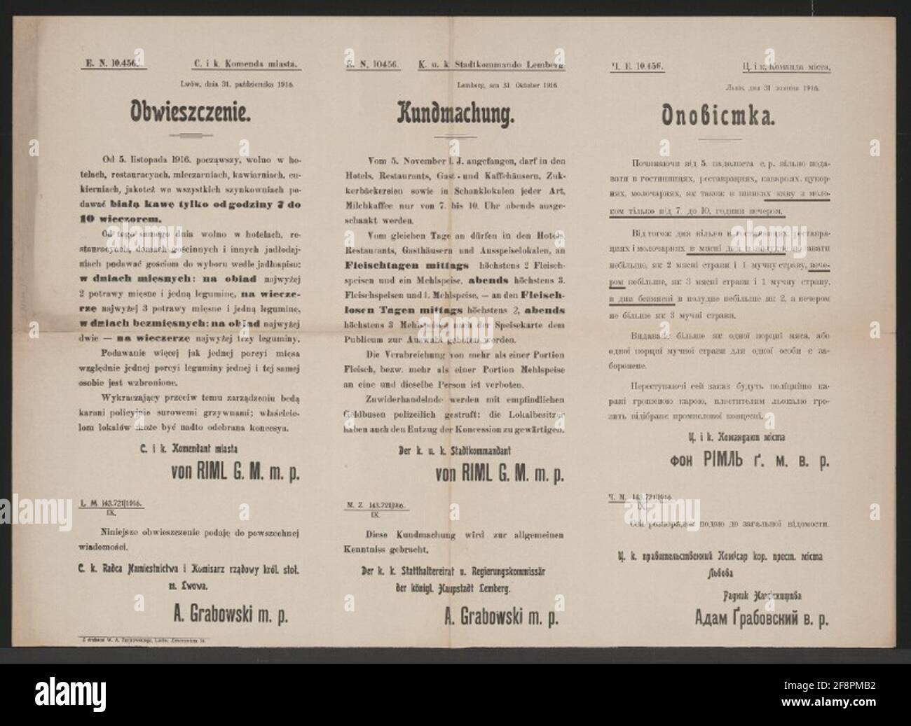 Cibo e bevande nel settore alberghiero - Kunstgung - Lviv - disposizioni per poster multilingue quando il caffè del latte può essere servito, che e quanti alimenti possono essere spesi in giorni di carne - la violazione è punita - Annuncio del comandante della città DI RIML, portato alla conoscenza di K.K. Commissario istituzionale e governativo della Città reale di Lviv, il 31 ottobre 1916 - Adam Grabowski - M. Z. 143.721 / 1916 / IX Foto Stock