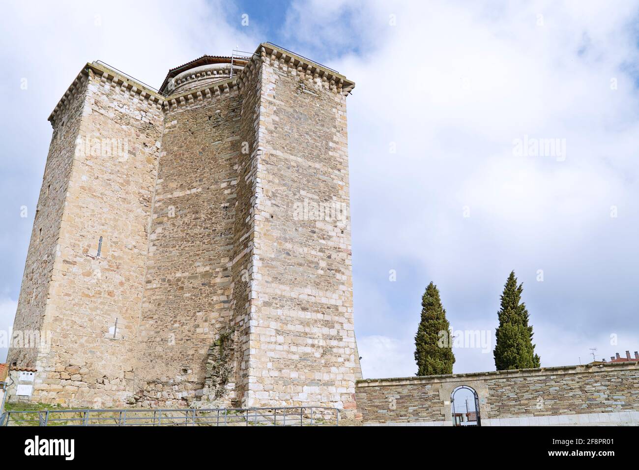 Famoso Castello dei Duchi d'Alba nella storica città di Alba de Tormes, Castiglia e Leon, Spagna Foto Stock