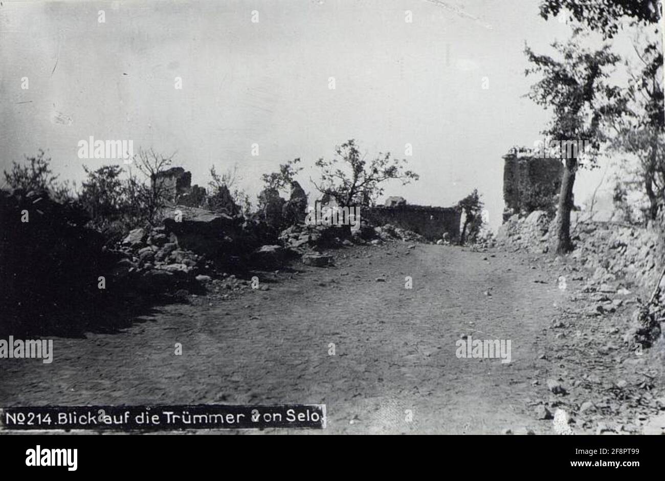 Vista dei detriti di Selo.juni 1917.. Foto Stock