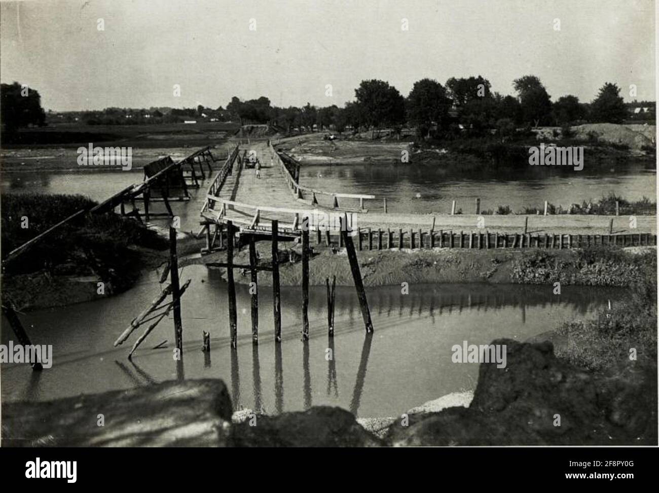 Behelfsbrücke vicino a Zalesce. (Zydaczow.). Foto Stock Behelfsbrücke vicino a Zalesce. (Zydaczow.). Foto Stock