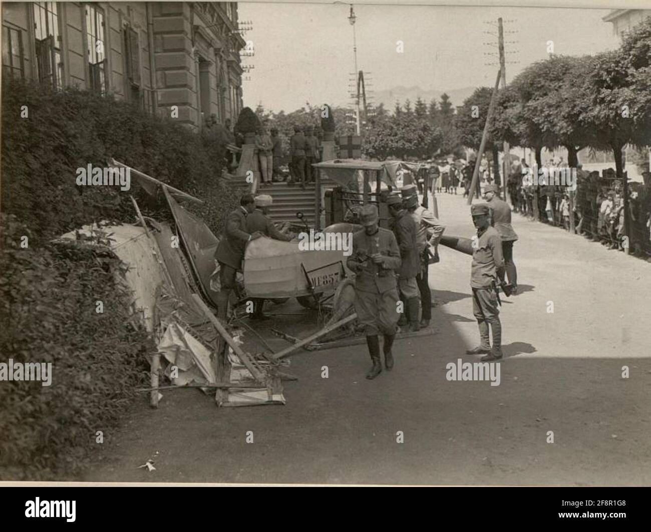 Il giro turistico degli aerei italiani è sceso il 4 luglio 1916. Registrato il 5 luglio 1916.. Foto Stock