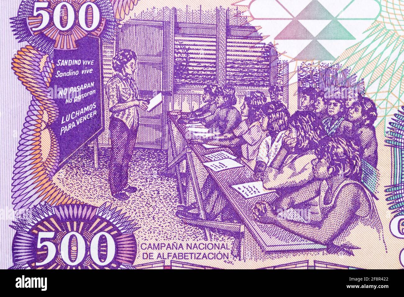 Istruzione - combattere l'analfabetismo proveniente dal denaro del Nicaragua Foto Stock