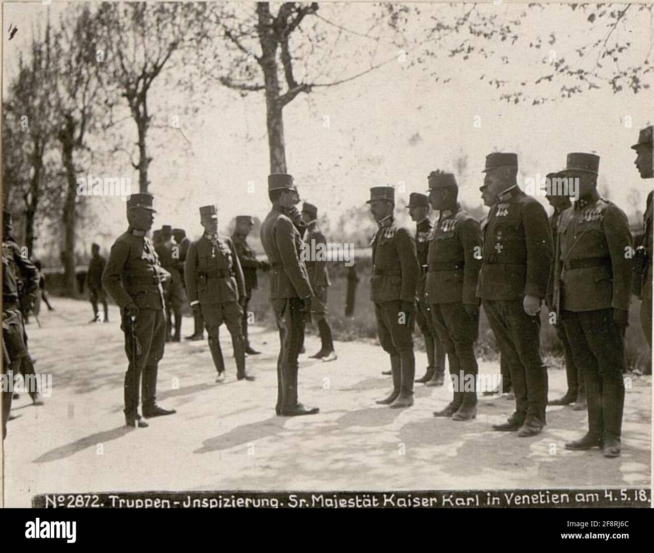 Troop Inspection.sr.Majesty Kaiser Karl in Venetia il 4.5.18. In parte si tratta di registrazioni che non possono essere assegnate direttamente all'IsonzoFront, ma per l'ammissione dalle zone venete conquistate Foto Stock