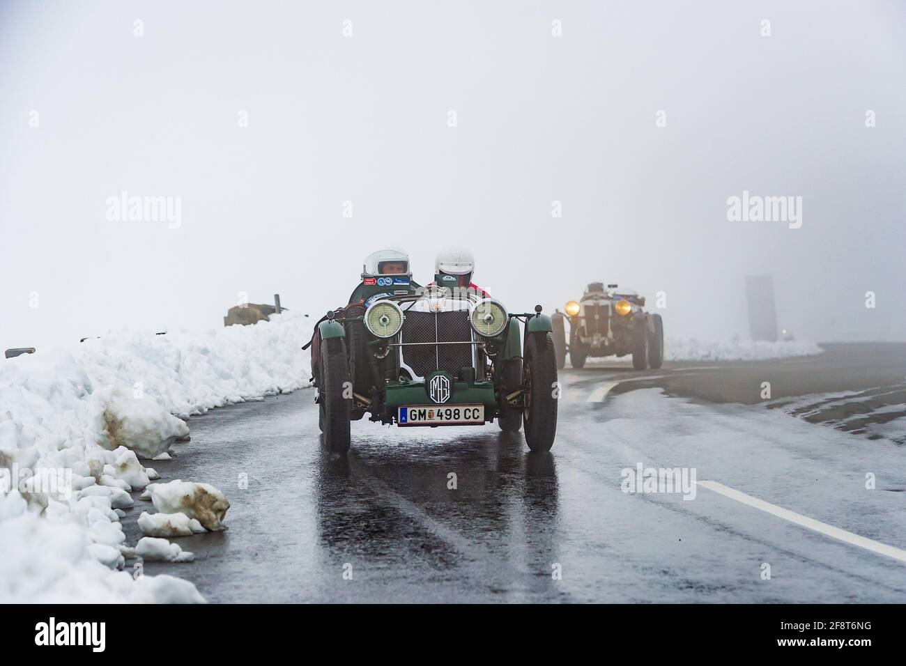 fuscher toerl, austria, 25 settembre 2015, roadster d'annata mg al gran premio di grossglockner, competizione per le auto classiche su una strada di montagna Foto Stock